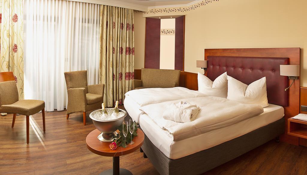 Gasthof - Hotel Zum Loewen Schwabthal Экстерьер фото